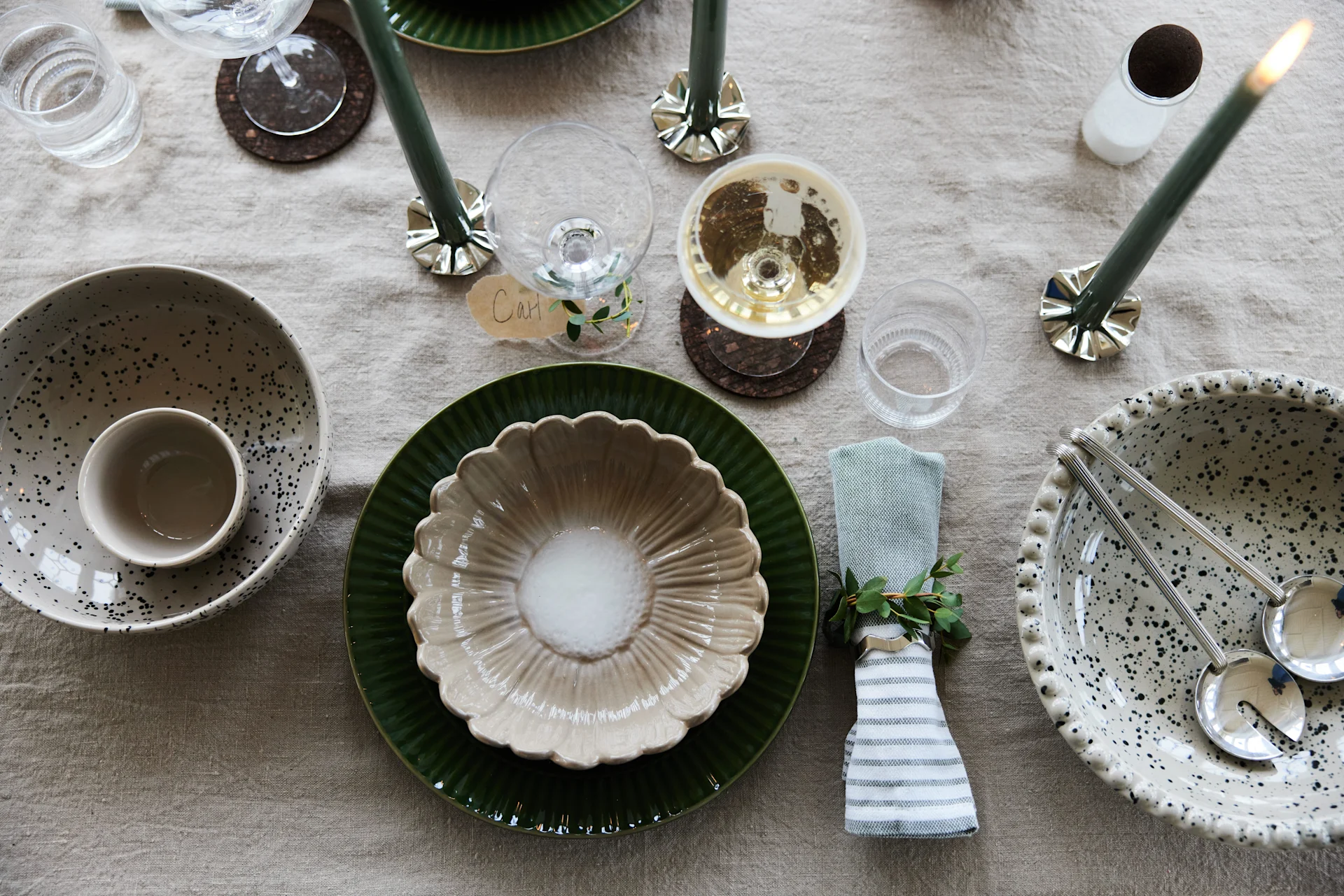 Con Sagaform puede crear una decoración de mesa sencilla, pero atmosférica y romántica.