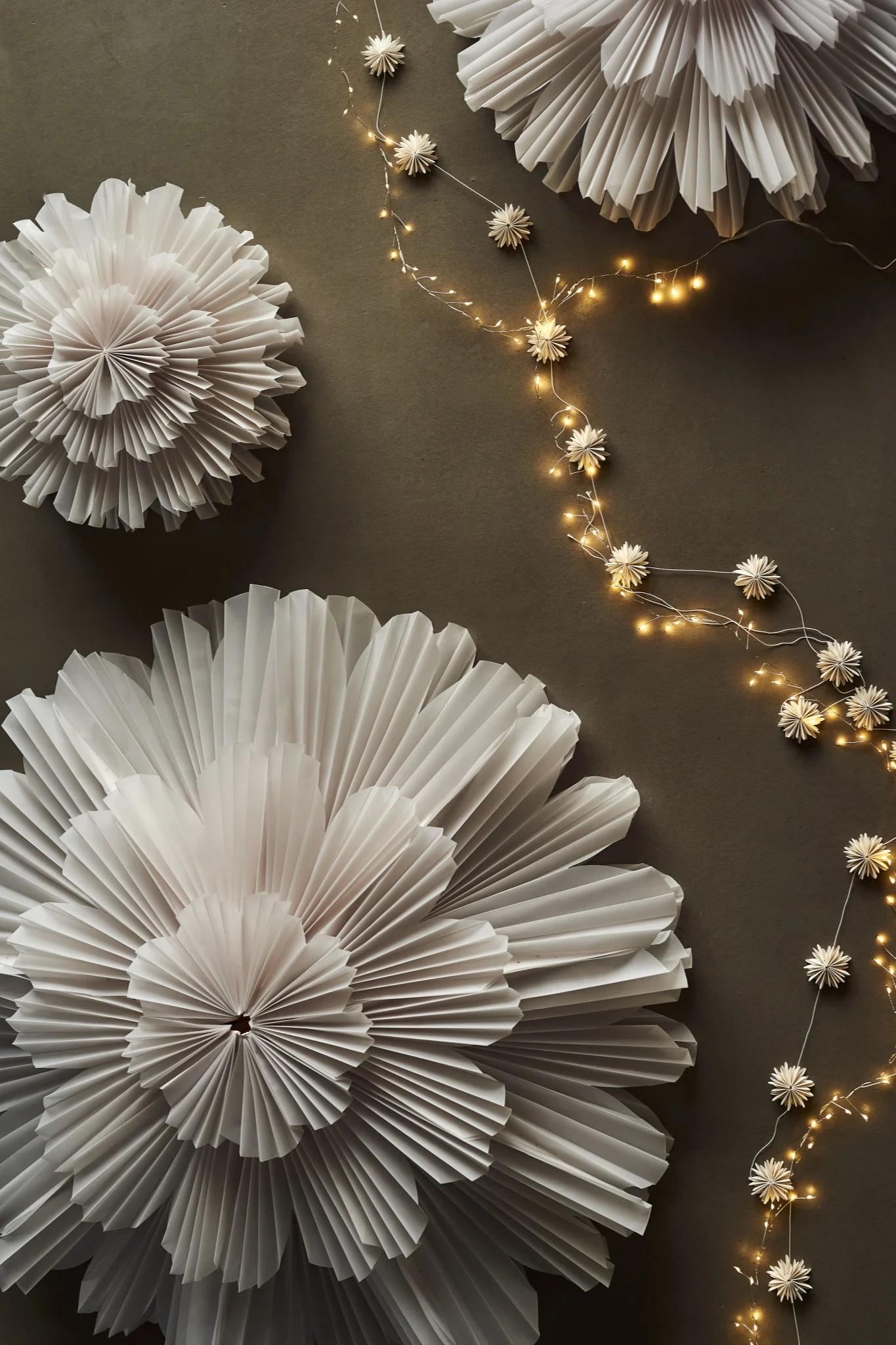 Aquí puede ver de nuevo la encantadora estrella de Navidad Snöblomma de Watt & Veke en varios tamaños.