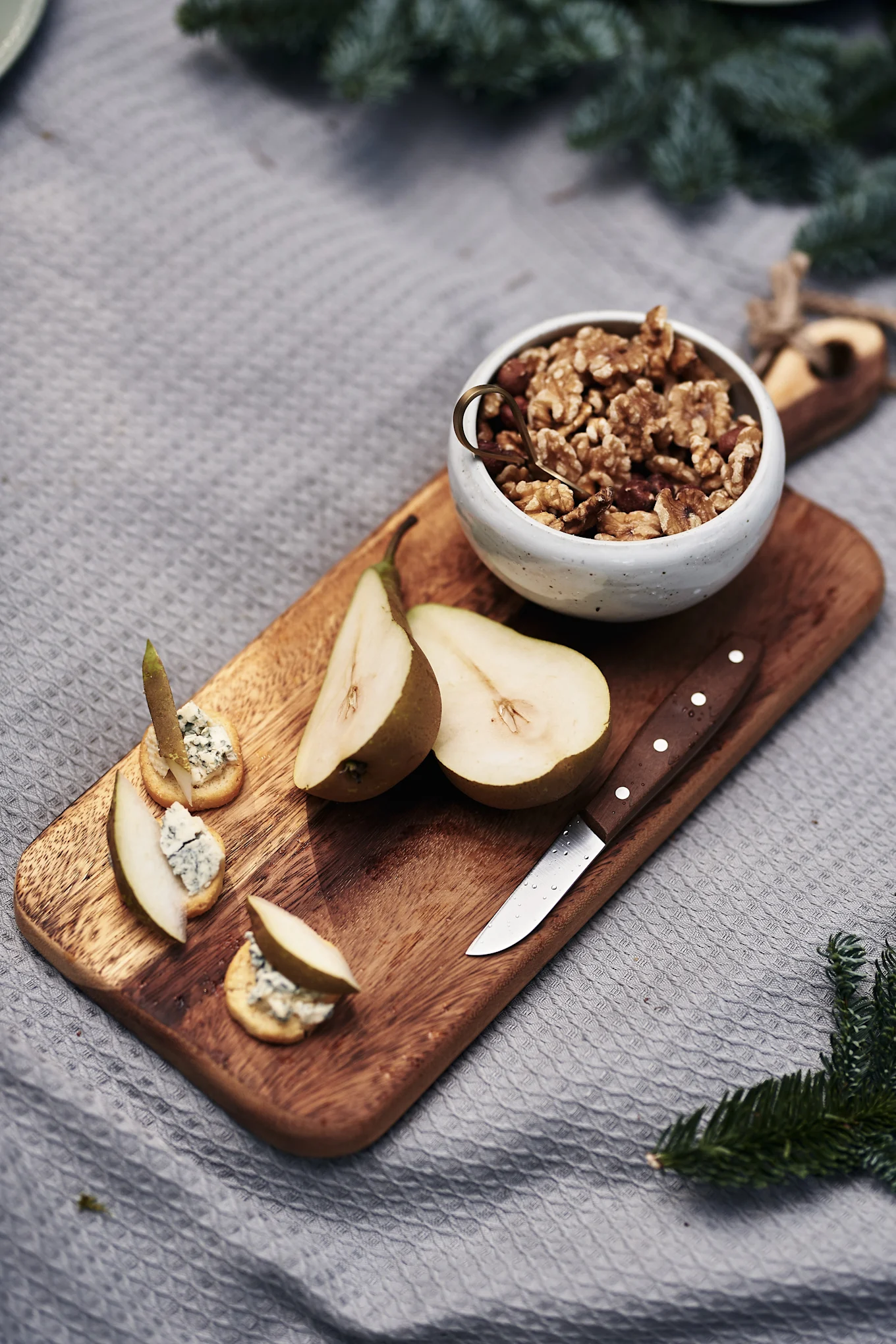 En nuestra lista de tareas de otoño, te damos numerosos consejos sobre qué hacer este otoño con un toque escandinavo, como cocinar algo de temporada con peras y nueces.