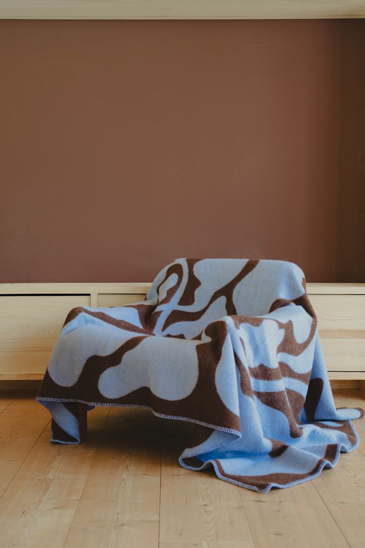 La estantería Panton Wire en cromo de Montana es una combinación perfecta entre almacenamiento práctico y detalles interiores.