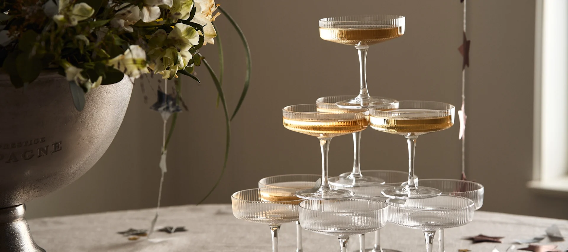 ¡Descubre cómo construir una torre de champán para tu fiesta de Año Nuevo este año!