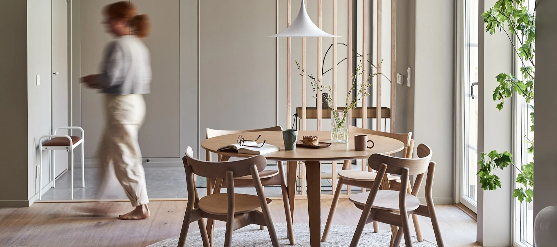 Descubre cómo decorar al estilo Japandi, combinando el diseño de interiores japonés y escandinavo.