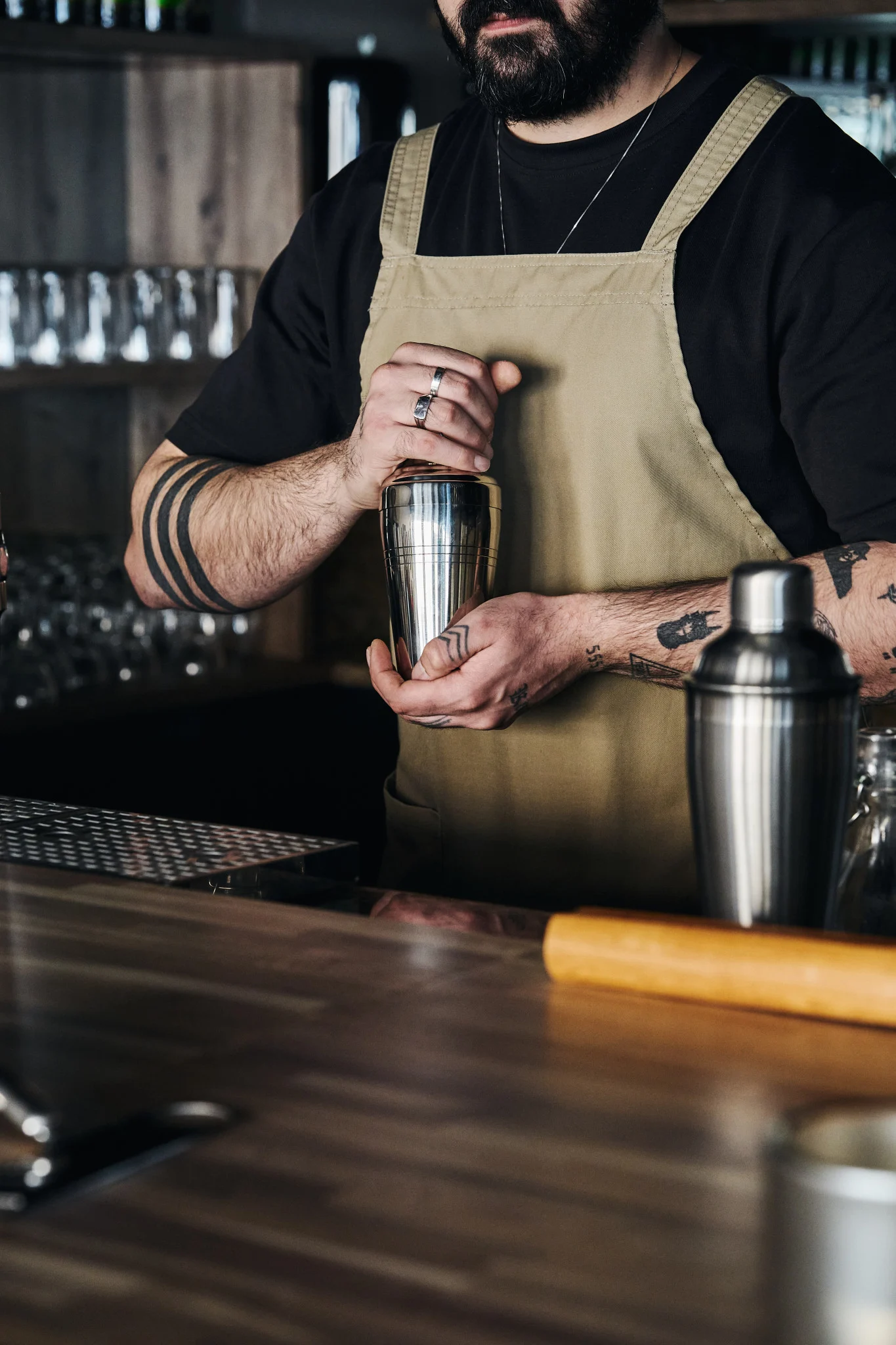 Para preparar buenos cócteles se necesitan los accesorios adecuados. Aquí puedes ver la coctelera de acero inoxidable de Nordwik.