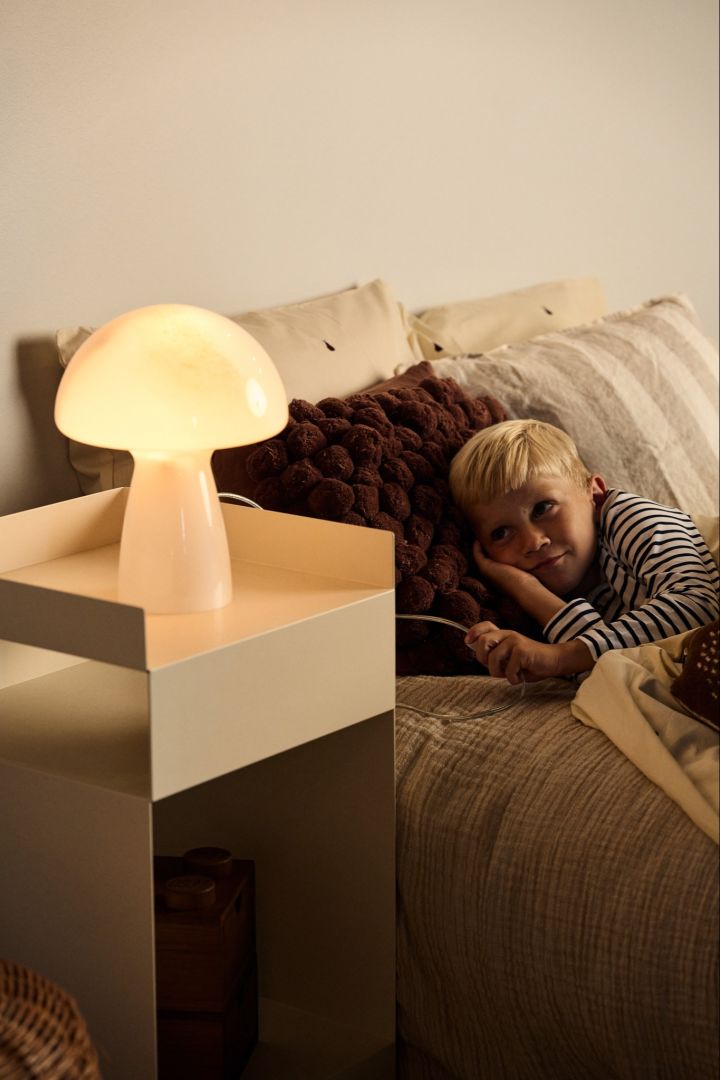 Planifica tu iluminación con iluminación difusa, como la lámpara en forma de seta Fungo de Globen Lighting.
