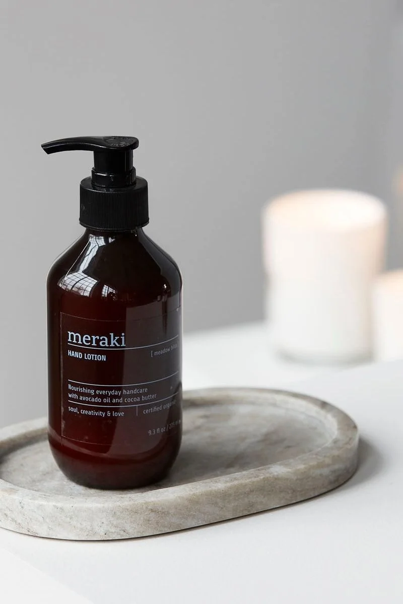 La crema de manos Meraki cuida las manos más trabajadoras, por lo que es un gran regalo para el Día del Padre.