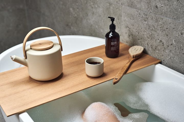 En nuestra lista de tareas de otoño, te damos numerosos consejos sobre qué hacer este otoño con un toque escandinavo; por ejemplo, date un baño relajante.