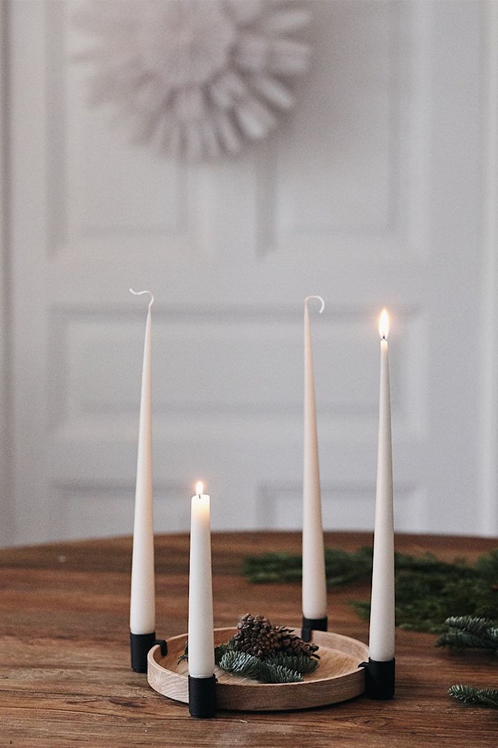 El candelabro de Adviento Luna con velas de Ester & Erik es una decoración navide�ña preciosa y encaja a la perfección en la época previa a la Navidad.