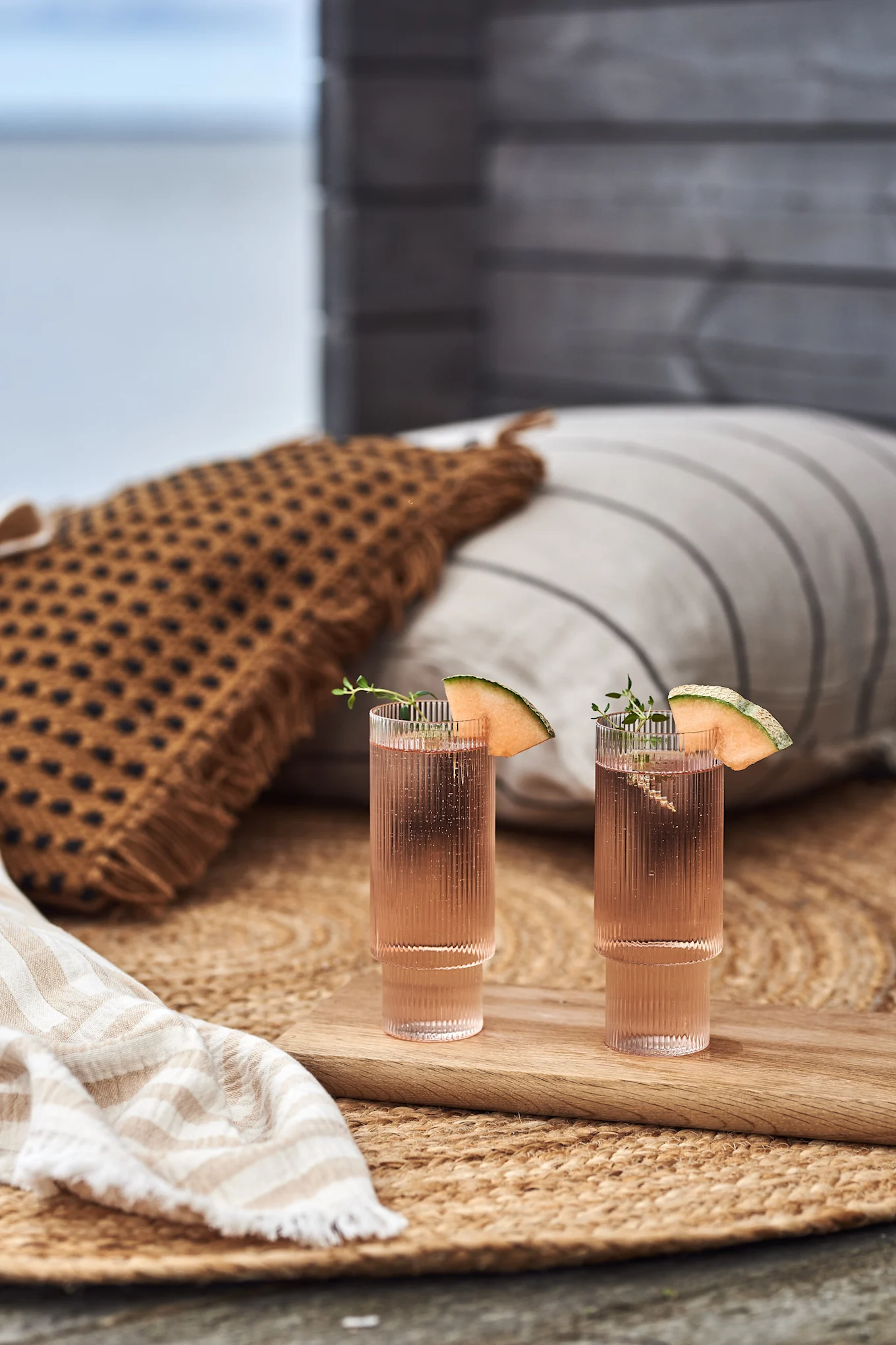 Las bebidas refrescantes servidas en la copa perfecta son imprescindibles en verano, sobre todo para tus invitados. 