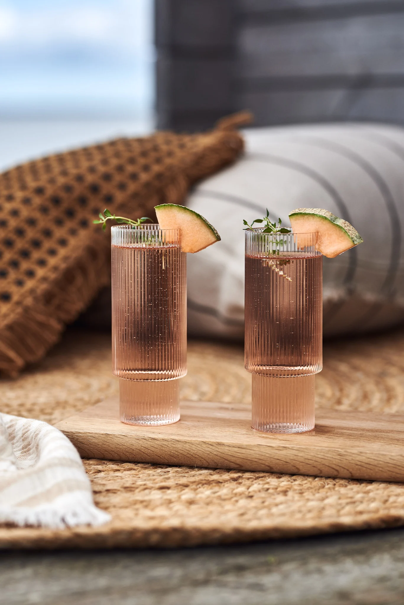 Bebidas de verano: Mezcla una bebida con melón y sírvela con estilo en un vaso Ripple de Ferm Living.