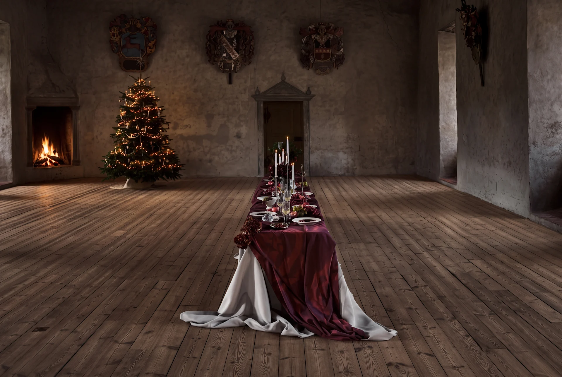 Larga mesa de comedor puesta para una fiesta de Navidad en un gran salón con chimenea y árbol de Navidad.