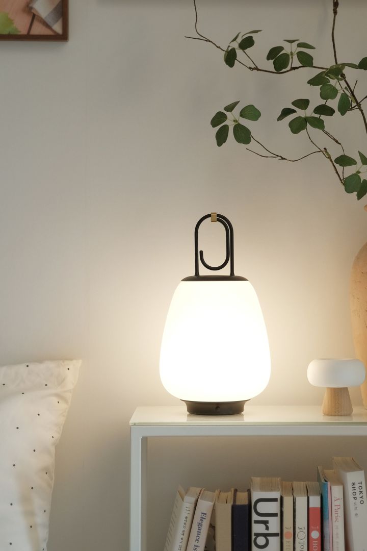 Aquí puedes ver la lámpara de mesa portátil Lucca en el hogar de @gippmy.