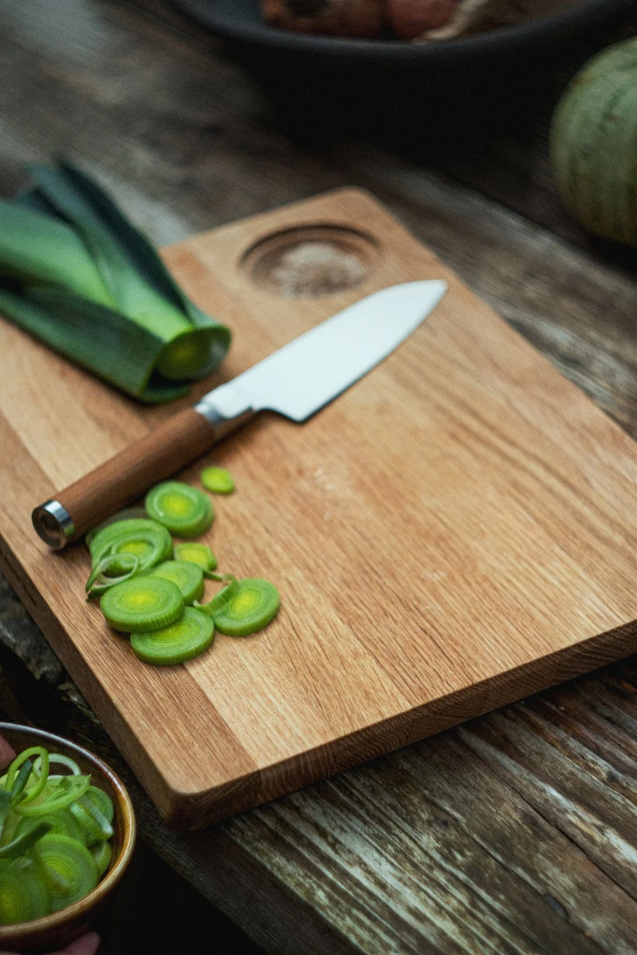 La tabla de cortar Norden de Fiskars ofrece espacio suficiente para todas las preparaciones en la cocina, por lo que es un gran regalo para el Día del Padre.