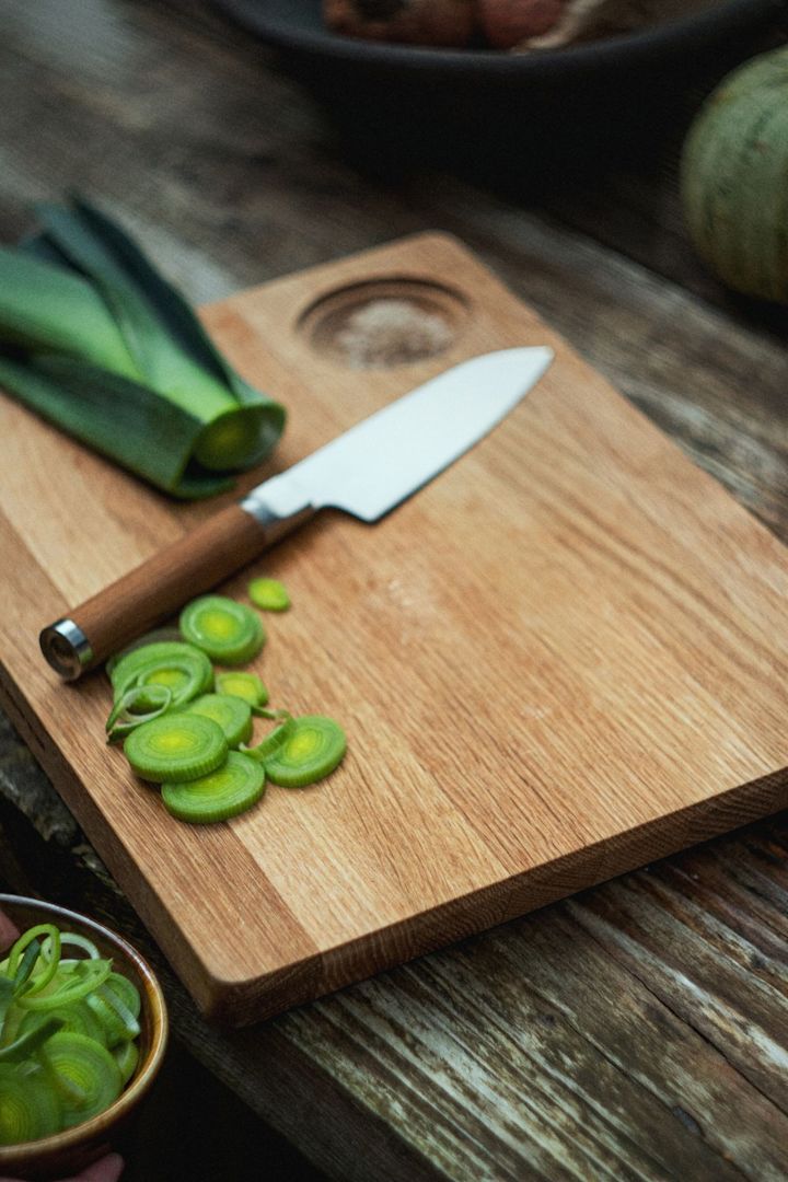La tabla de cortar Norden de Fiskars ofrece espacio suficiente para todas las preparaciones en la cocina, por lo que es un gran regalo para el Día del Padre.