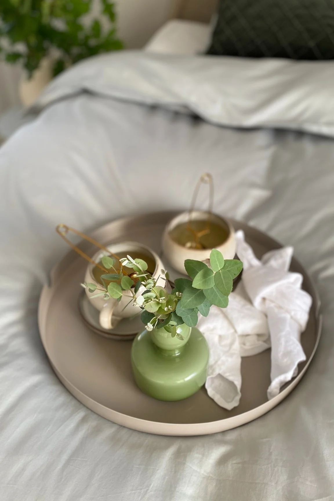 El jarrón Drift en marrón de Cooee Design en casa de Hannes Mauritzson.