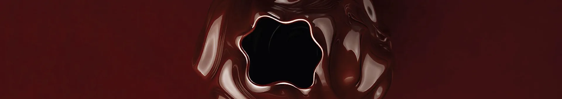 Líquido rojo oscuro brillante con reflejos arremolinados y un vacío negro central e irregular.